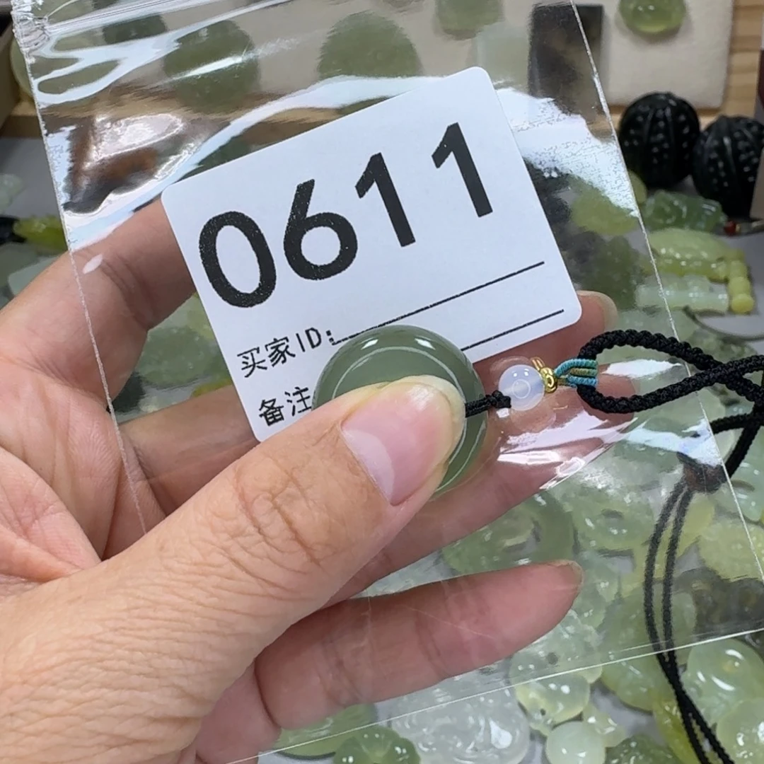 彬***岫玉合金颈饰精美礼品