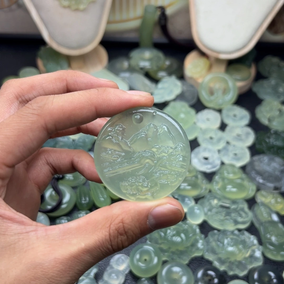 蛇纹石玉未镶嵌颈饰