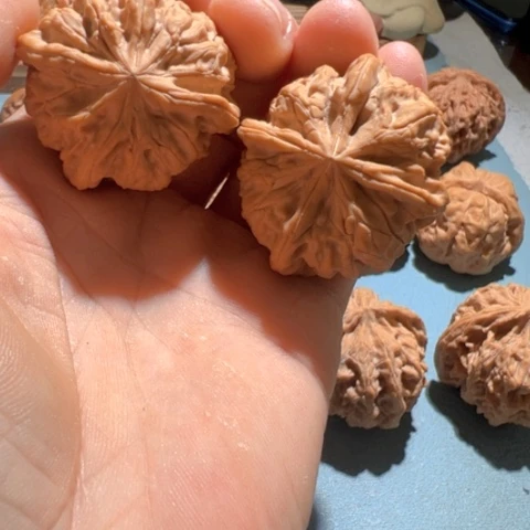 文玩核桃把件常***?四棱