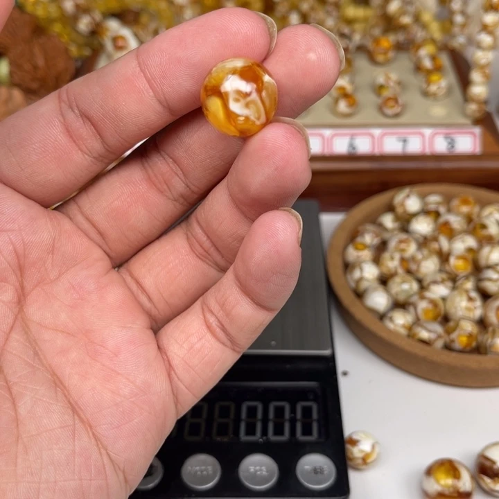 琥珀裸石未镶嵌云*64号