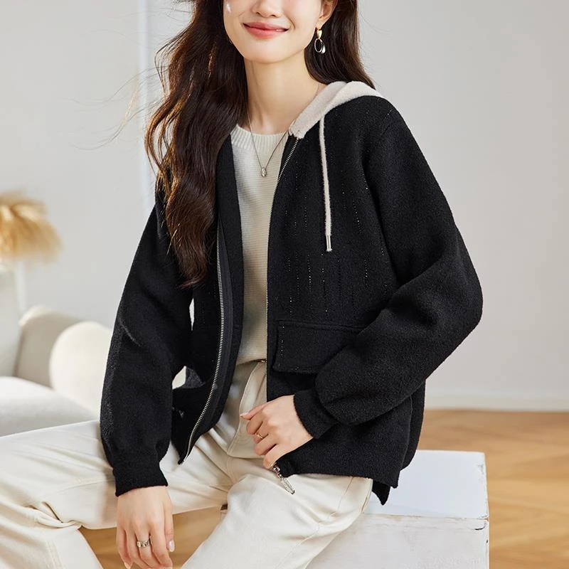 女士黑色连帽短外套早秋季2025年新款秋冬气质感妈妈针织开衫上衣