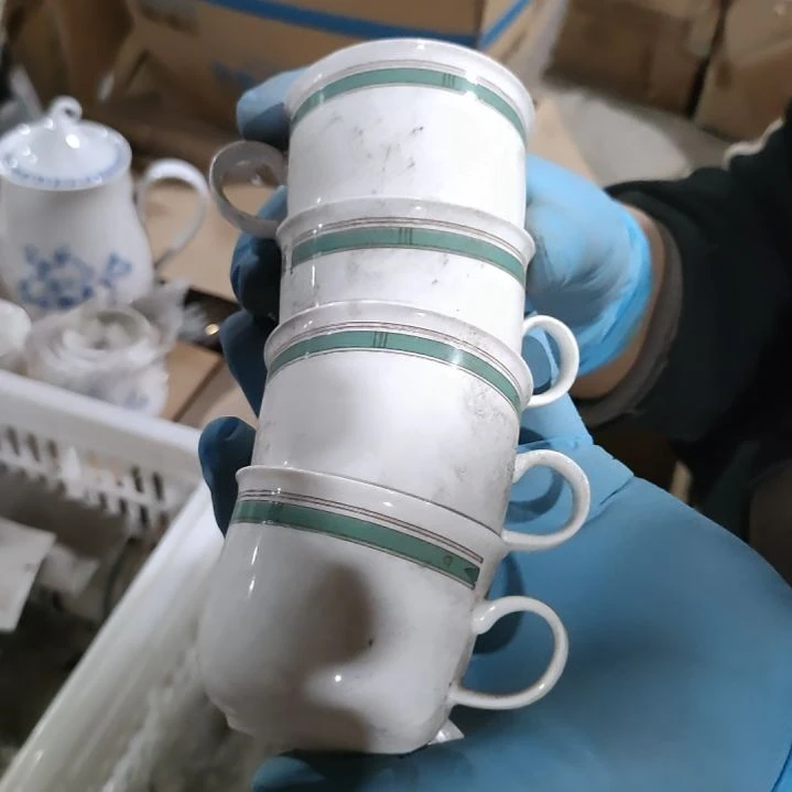 摆件盘子碗茶壶啥都有