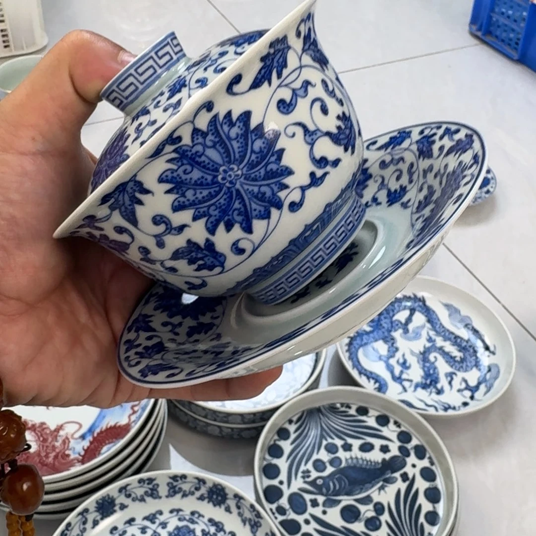 杯青花缠枝莲三才盖碗