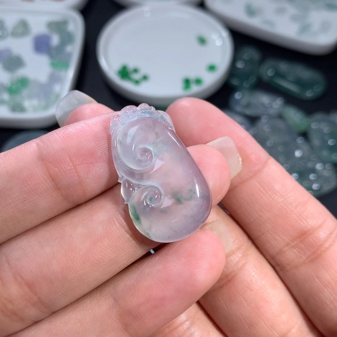 翡翠裸石未镶嵌飘花如意