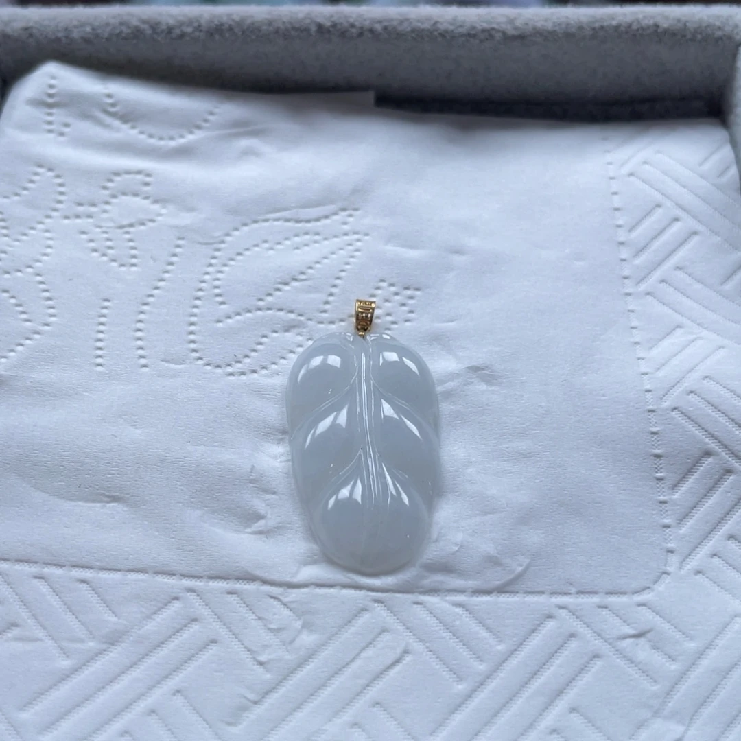 翡翠未镶嵌颈饰挂件