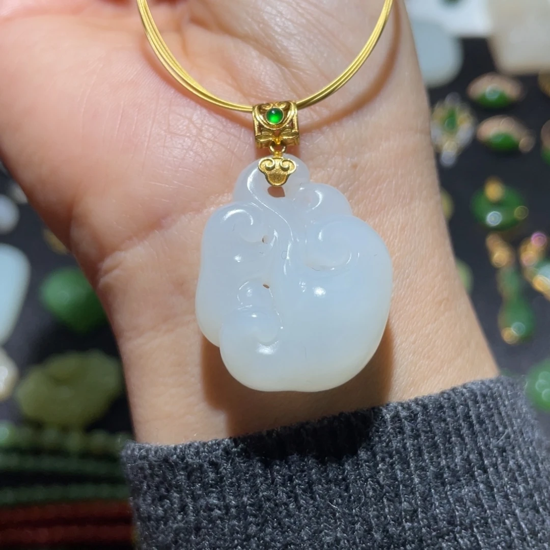 和田玉18K金镶嵌颈饰