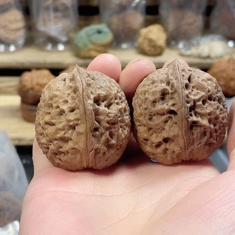 文玩核桃把件通天塔带彩40