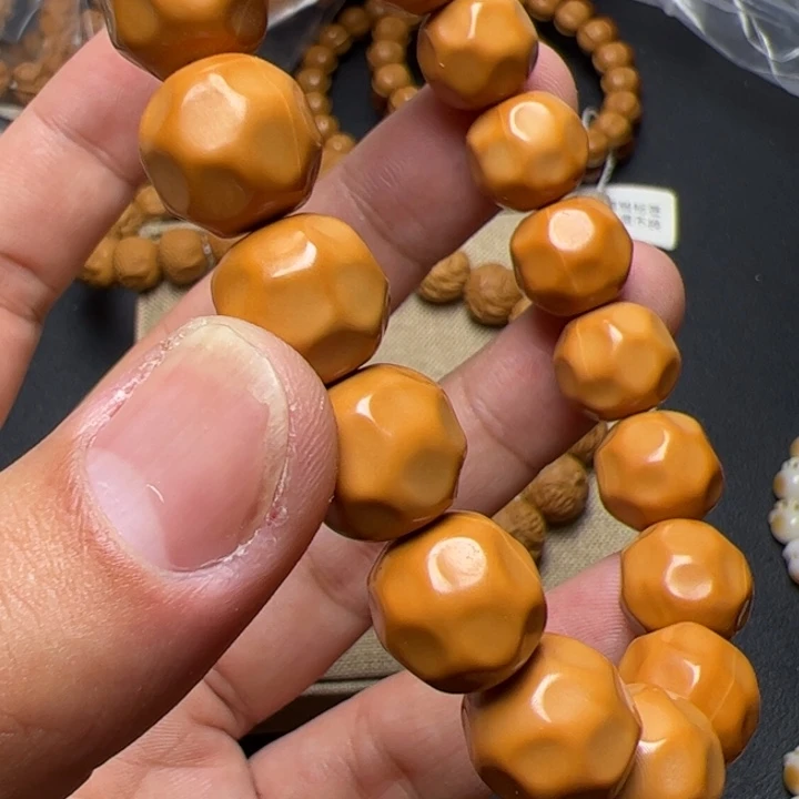 猴头核桃手串看看咯