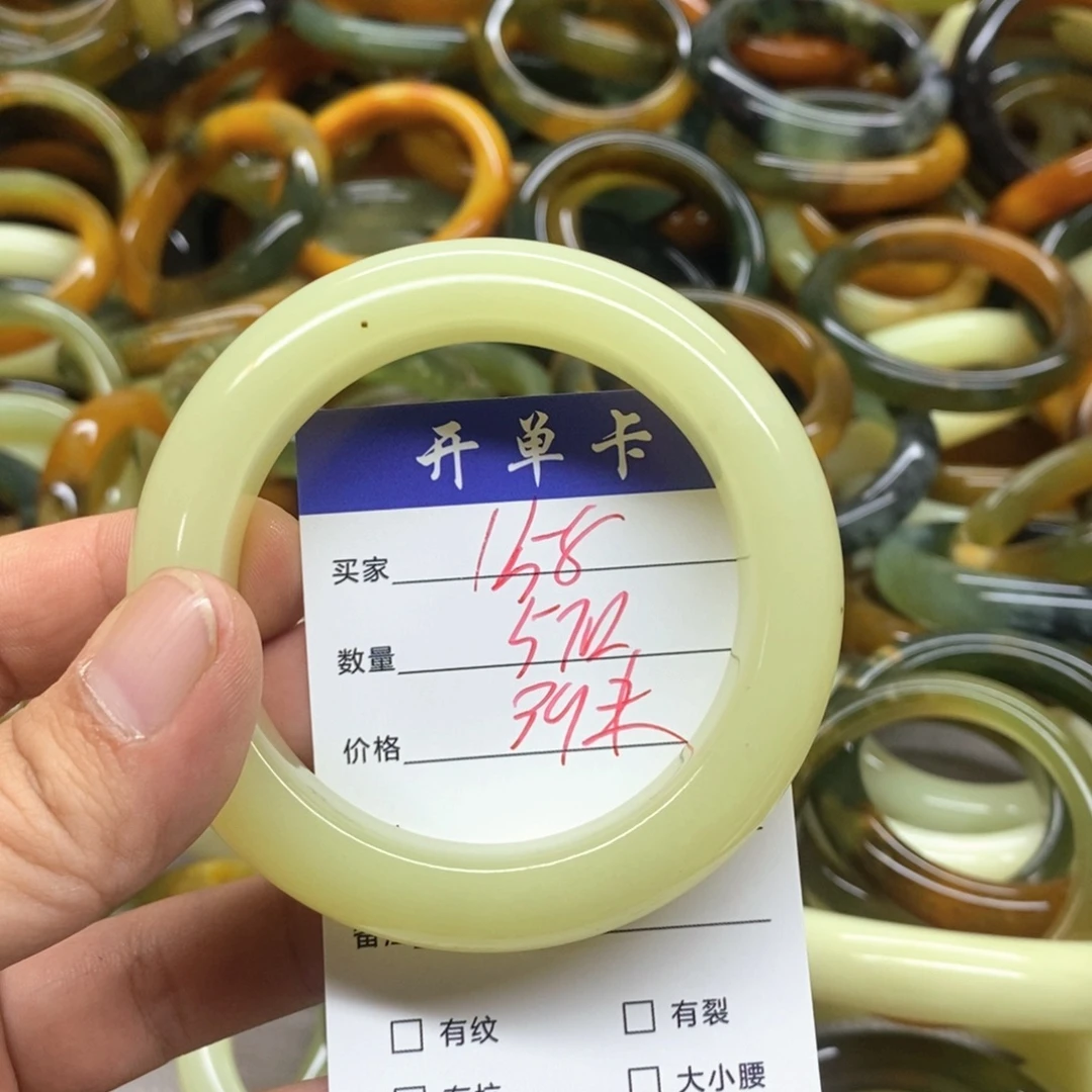 蛇纹石玉未镶嵌手镯