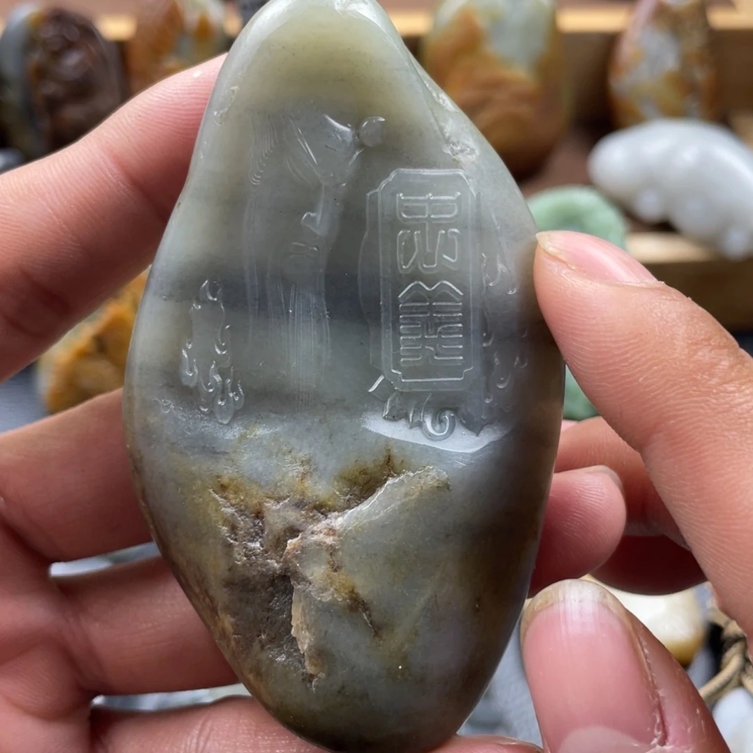 和田玉未镶嵌把件