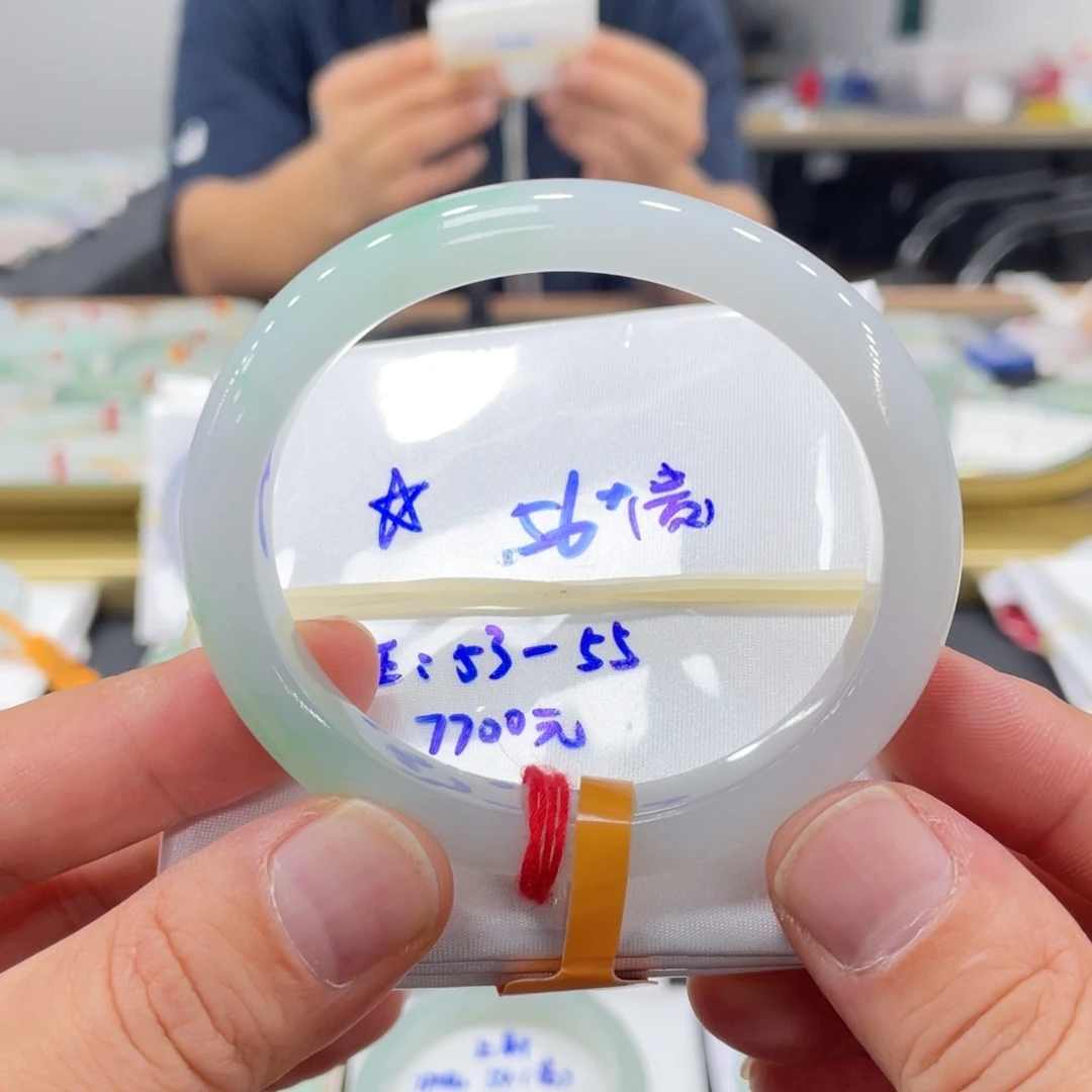 翡翠手镯未镶嵌泡**，翡翠