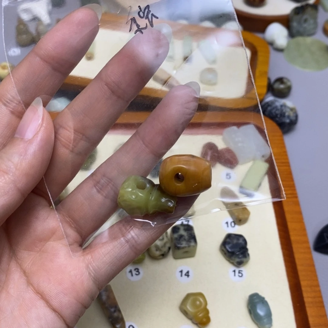 蛇纹石玉配饰合金乐*