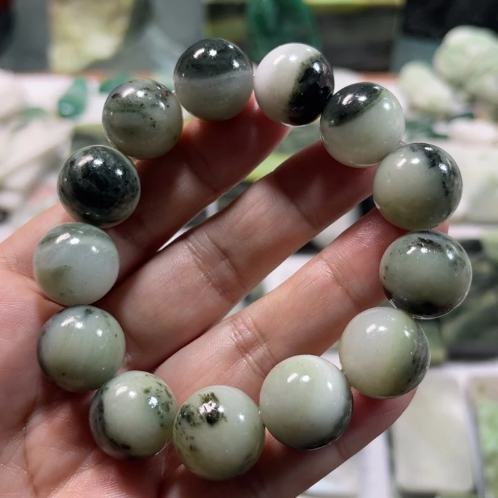 独山玉未镶嵌颈饰