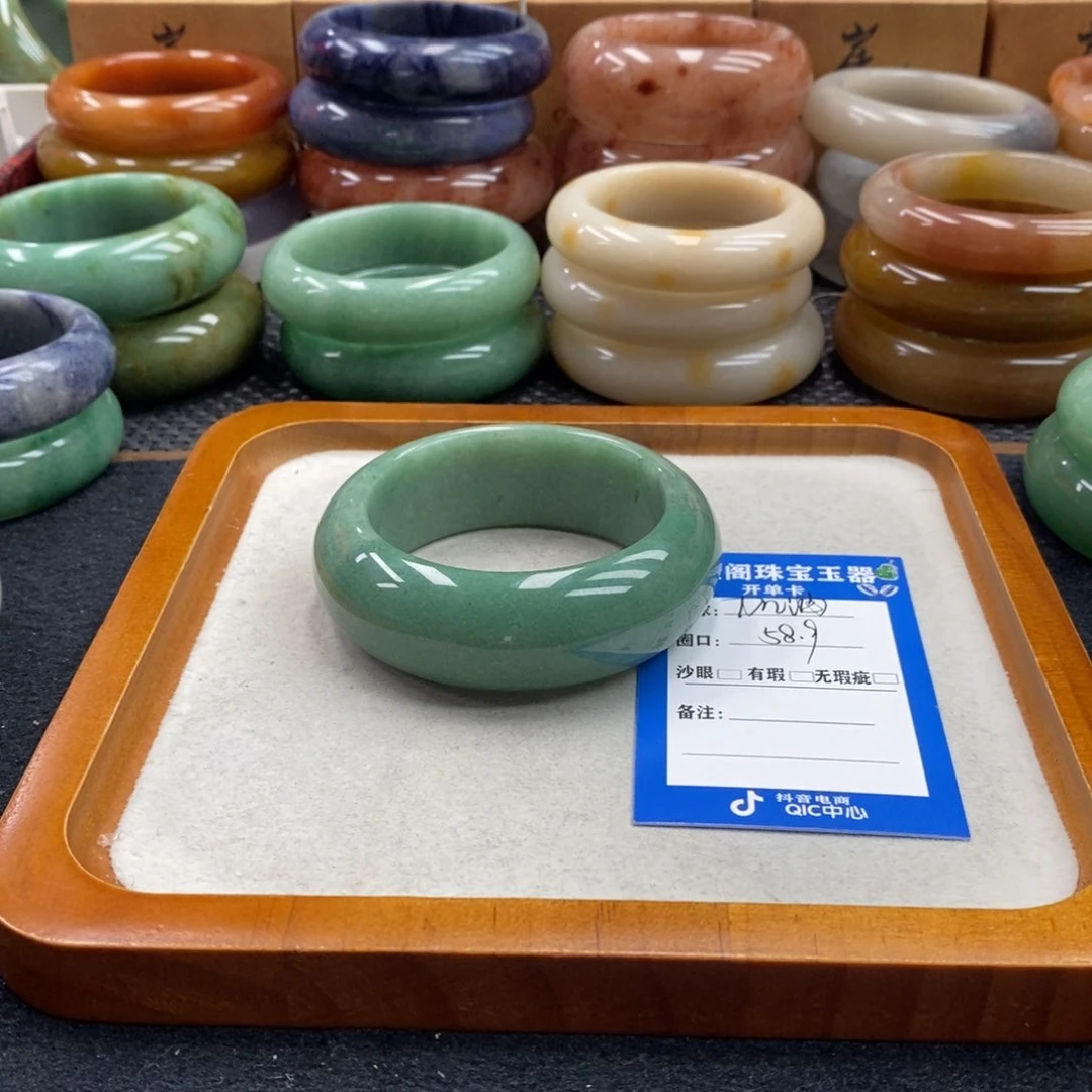加***油石英质玉手镯未镶嵌