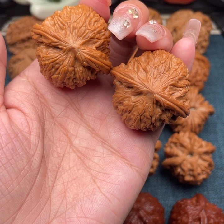 文玩核桃把件39全品老树红皮山地磨。