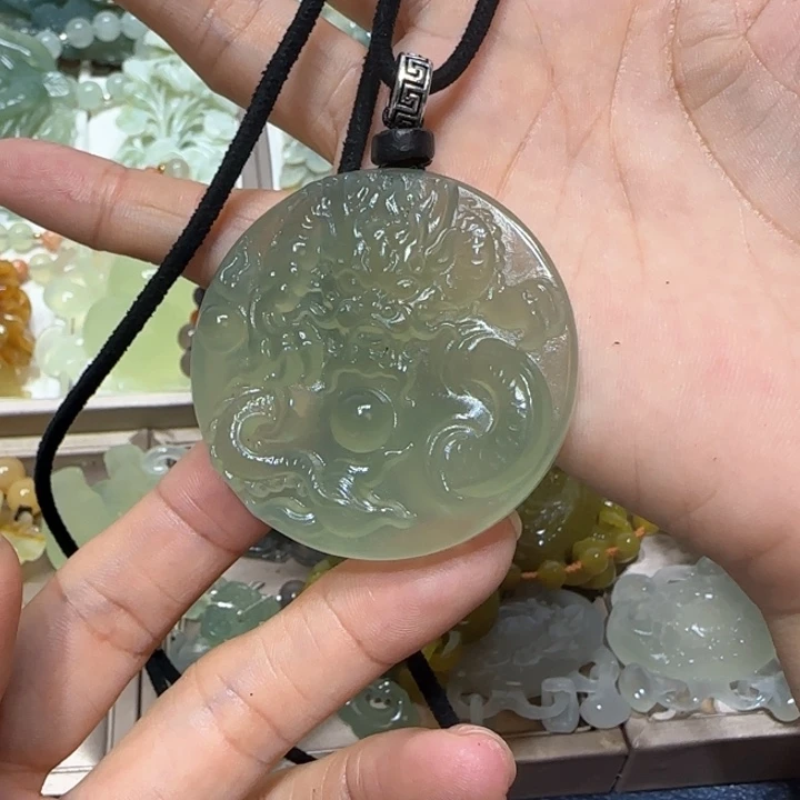 蛇纹石玉吊坠未镶嵌