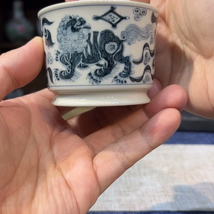 杯子瓷狮子绣球杯