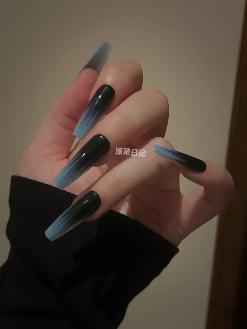 蓝黑线条紫色渐变欧美ins风暗黑显白中梯长梯美甲穿戴甲10片装