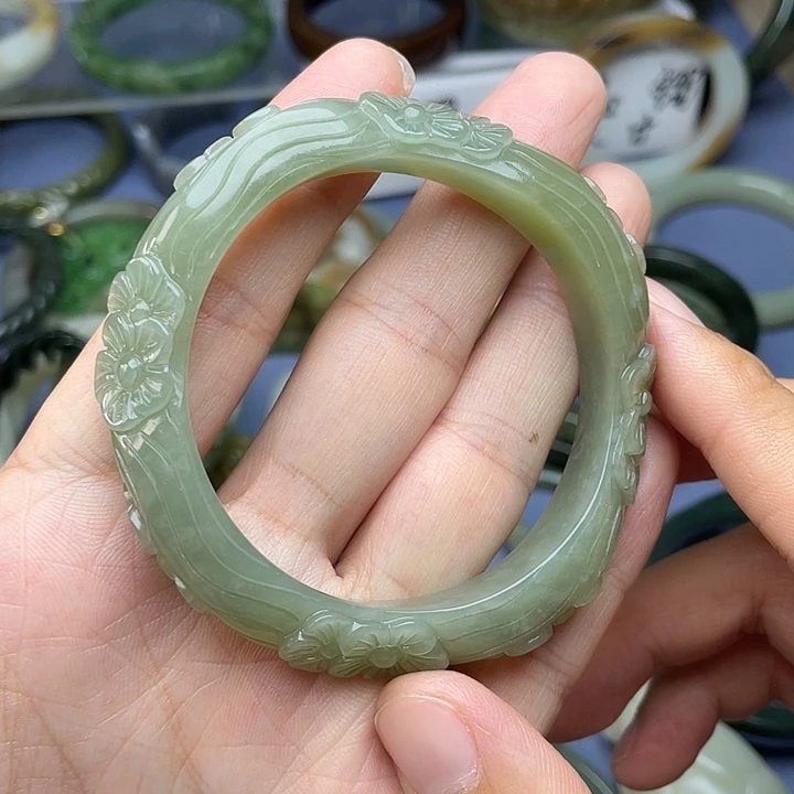 未镶嵌手镯和田玉（青白玉）56mm梅花特色镯