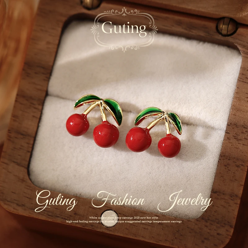 铜合金耳饰 22574红色立体樱桃耳钉女秋冬耳饰轻奢高级感气质耳环