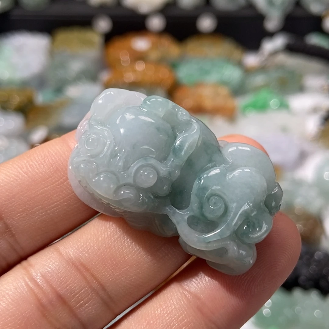 翡翠未镶嵌颈饰貔貅