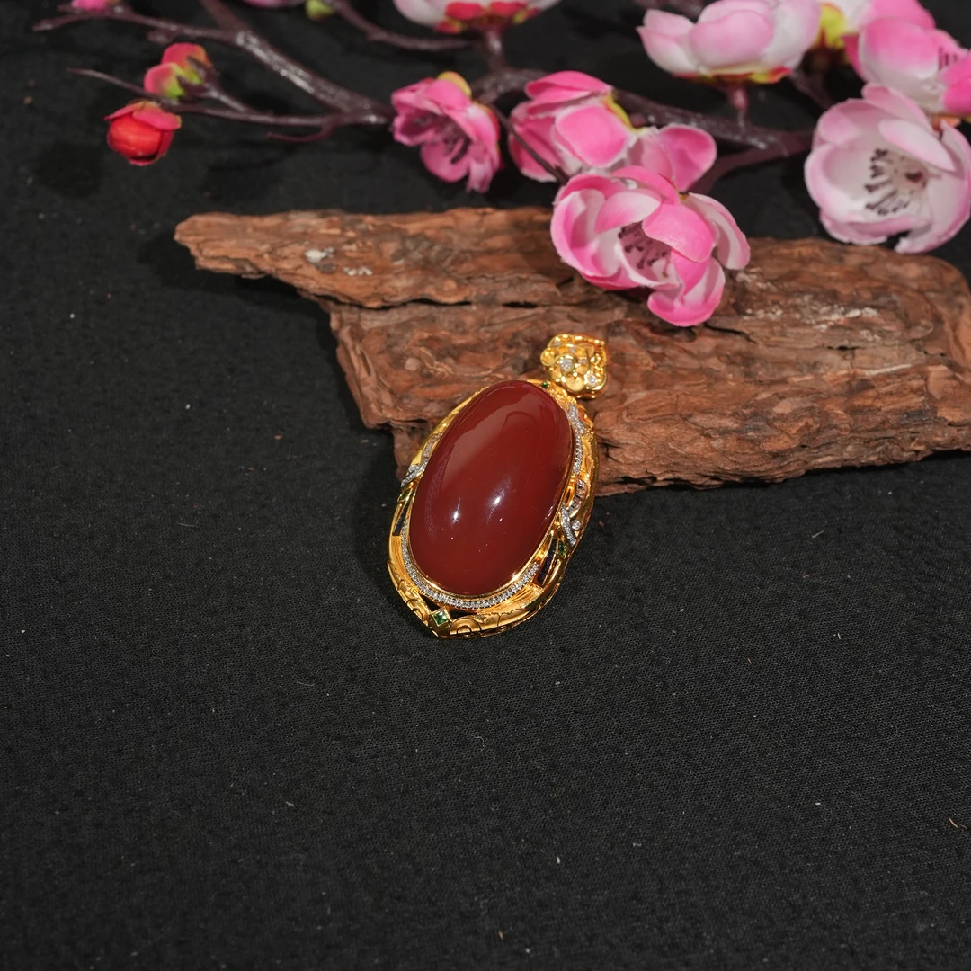 11.14香港王老板-18k金镶嵌南红吊坠5n266