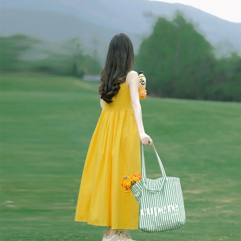 西西里风情~小个子显白多巴胺穿搭春天慵懒风黄色吊带连衣裙女