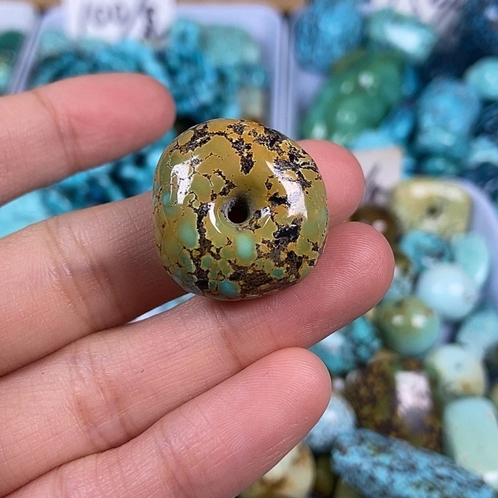 绿松石未镶嵌颈饰