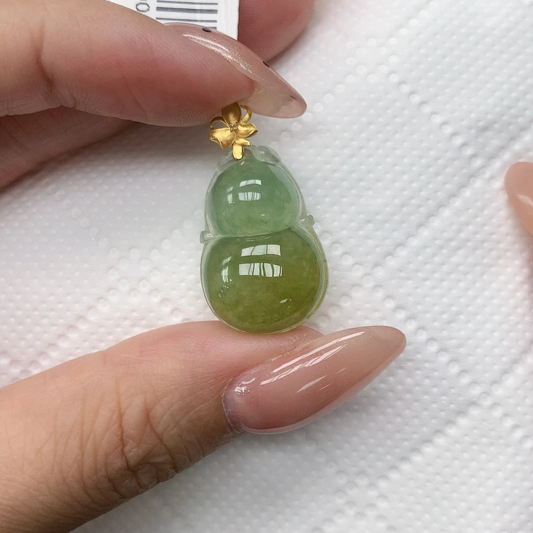 颈饰18K金镶嵌翡翠