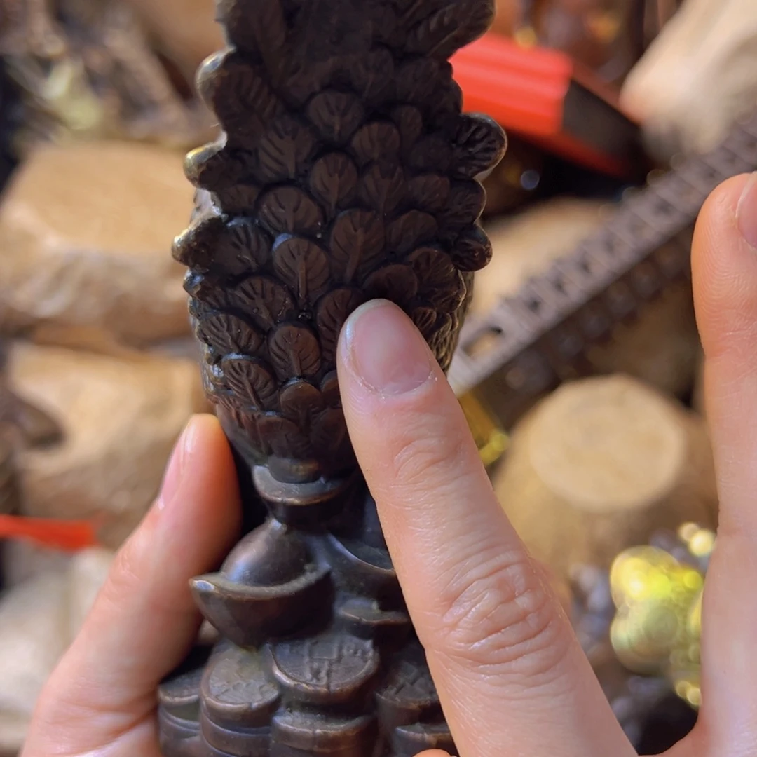 红铜香炉。          。