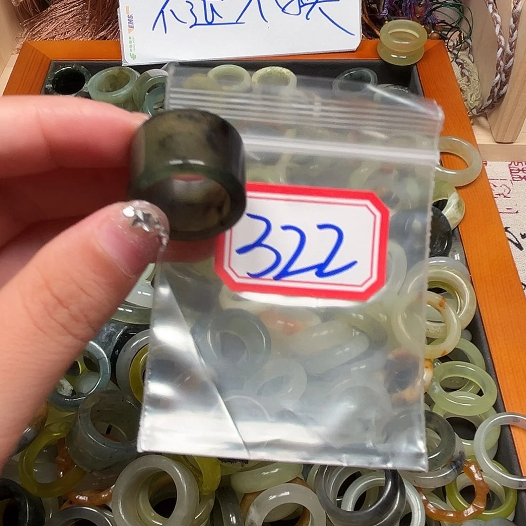 嘚***茶未镶嵌蛇纹石玉珠宝奇石