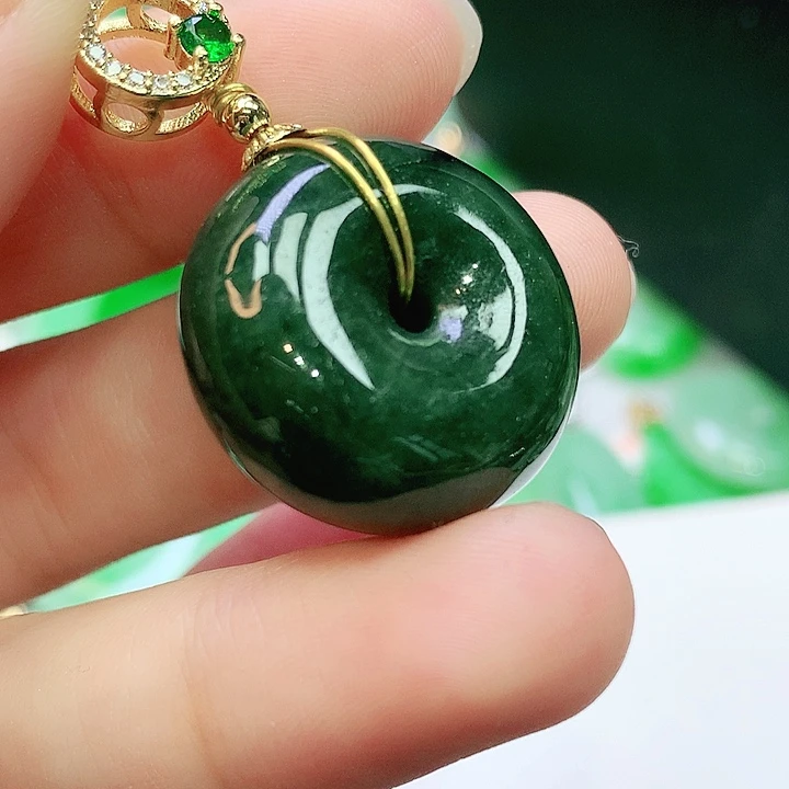 翡翠未镶嵌颈饰翡翠