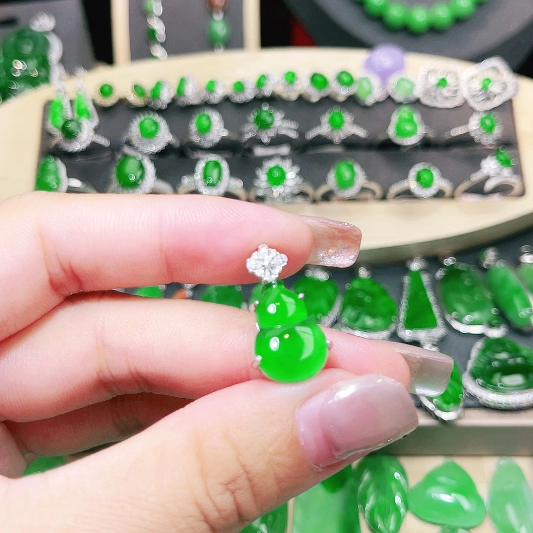 中***美翡翠未镶嵌吊坠(不含链)裸石
