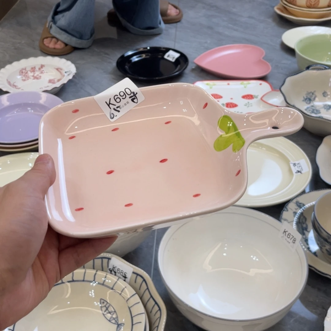 陶瓷微瑕餐具介意勿拍，满18飞！