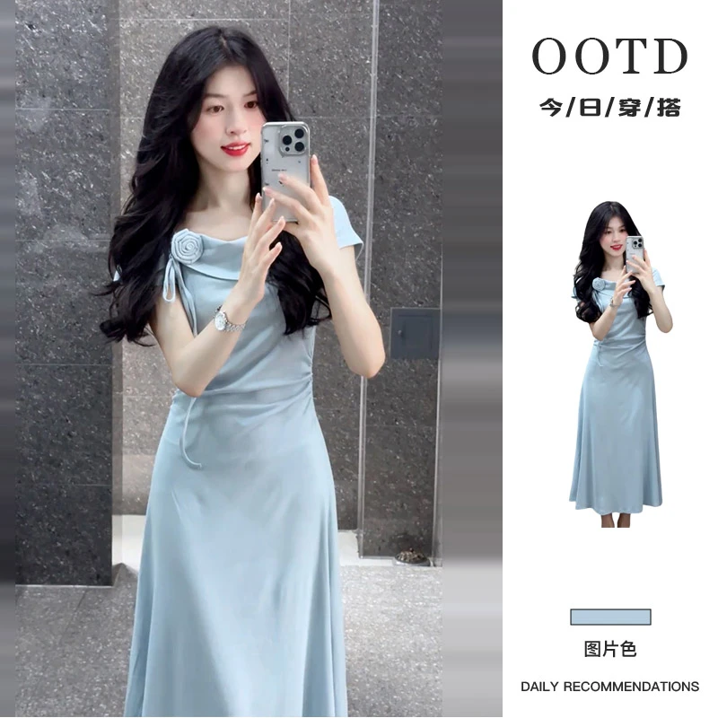 法式气质蓝色短袖连衣裙子女夏季2025新款立体花朵高级感收腰长裙