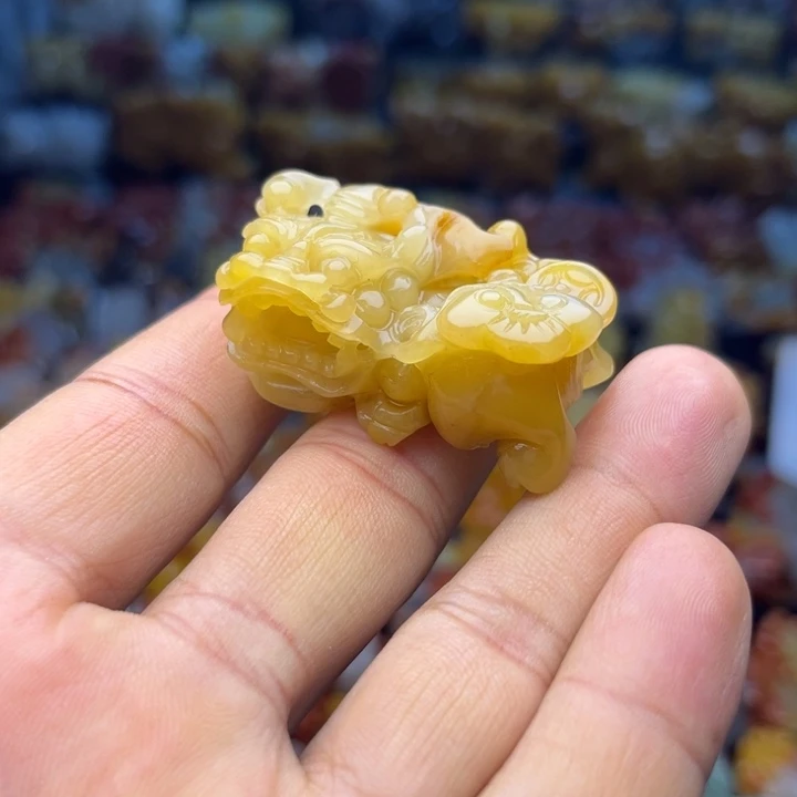 石英质玉（黄龙玉）未镶嵌颈饰