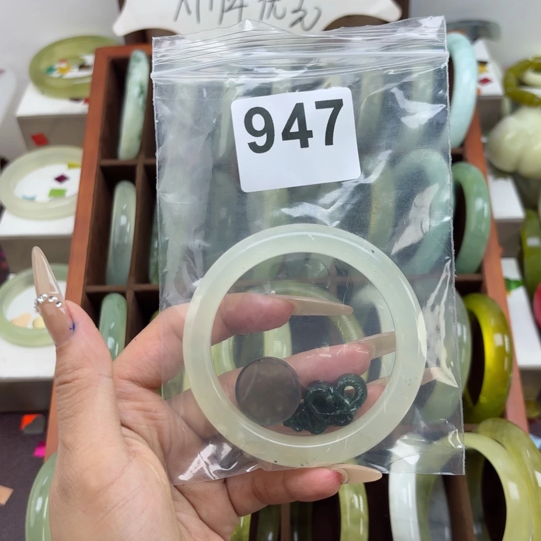 蛇纹石玉未镶嵌手镯哼***唧