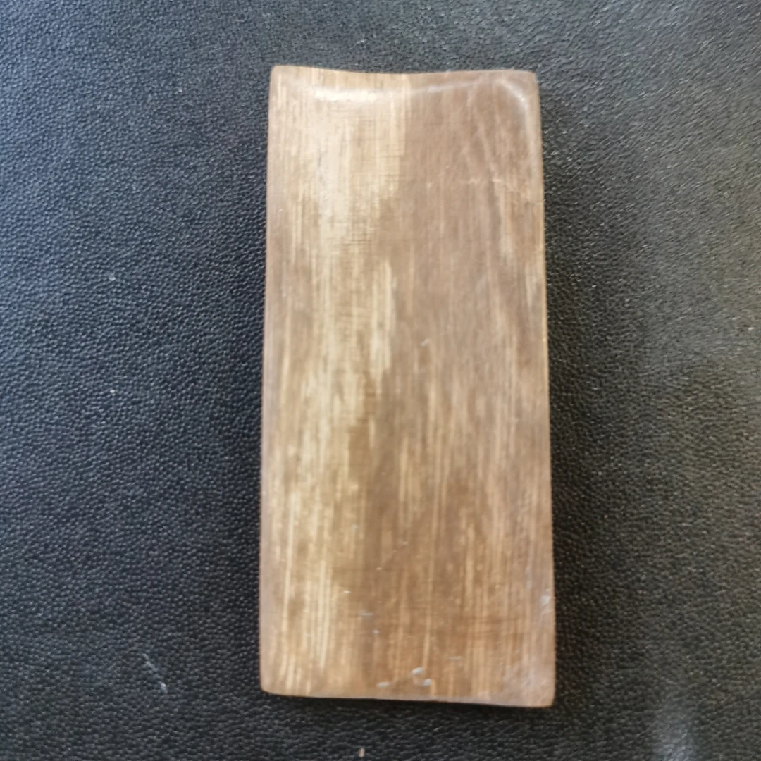 猛犸雕刻牌约8克HZ2056