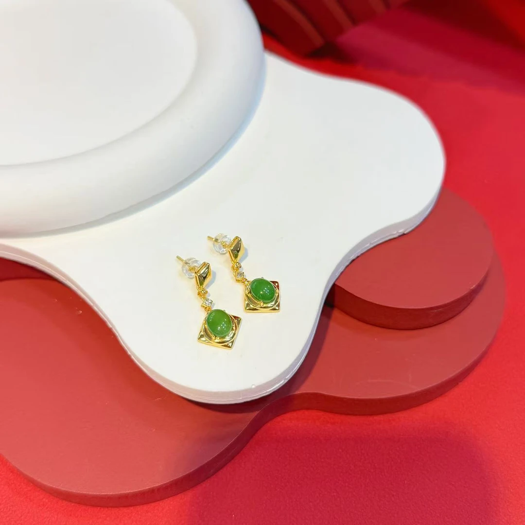 S925银镶嵌碧玉旦面棱形耳坠HNZ12661