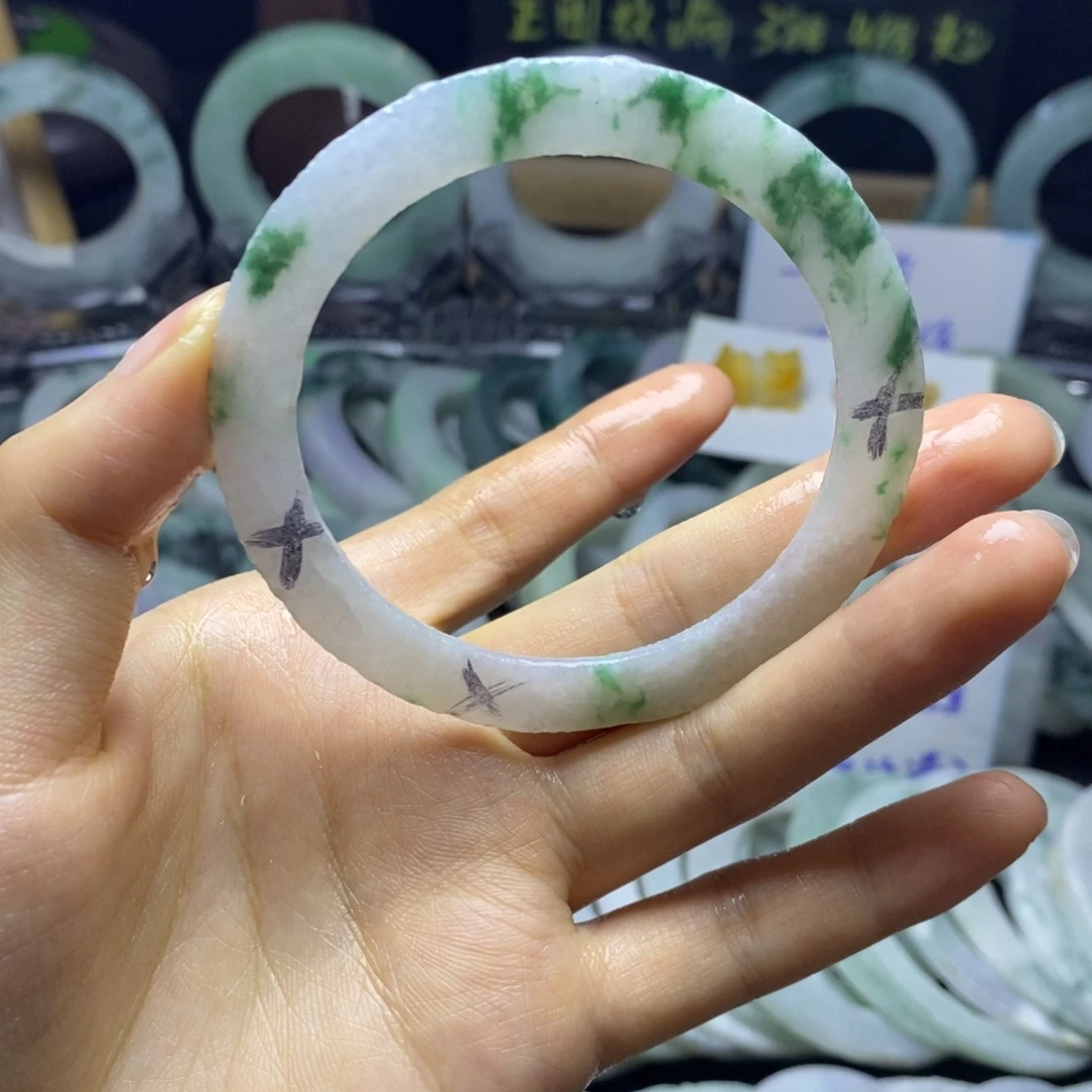 定制翡翠未镶嵌手镯
