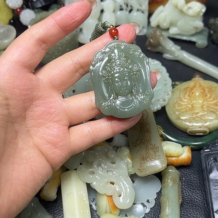 和田玉未镶嵌颈饰