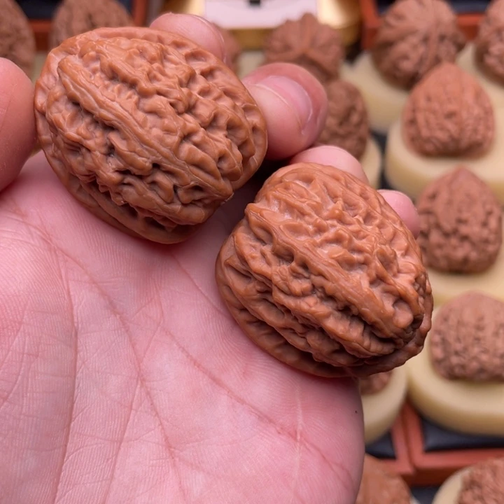 F***缘文玩核桃把件38左右红锦鲤