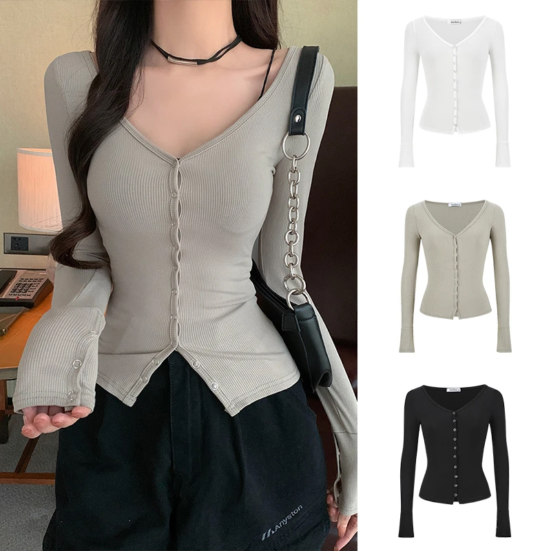 Moses Queen/魔西女王优越身材纽扣打底修身辣妹显瘦小众开衫春装