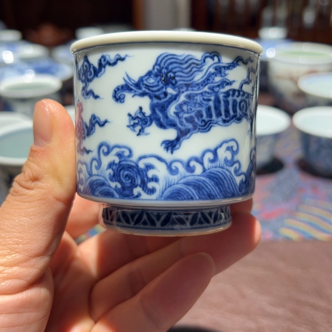 杯青花海水象形龙主人杯口径约6.4厘米