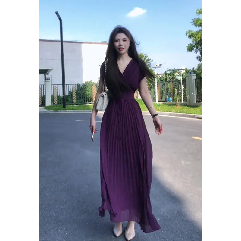 设计感V领连衣裙女2025夏季新款法式气质无袖收腰中长款褶皱裙子