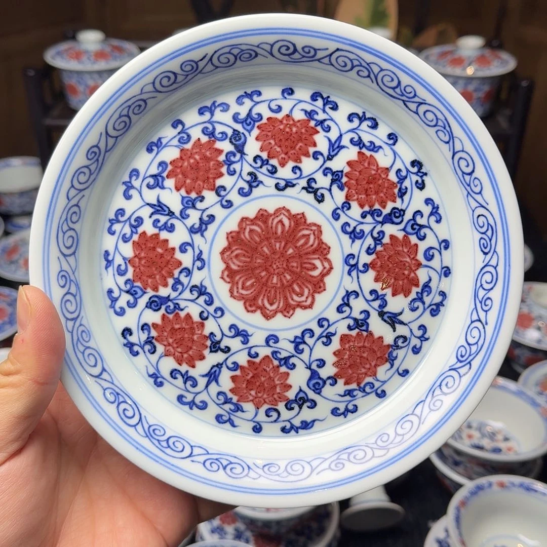 青花釉里红金刚莲壶承底部缩釉