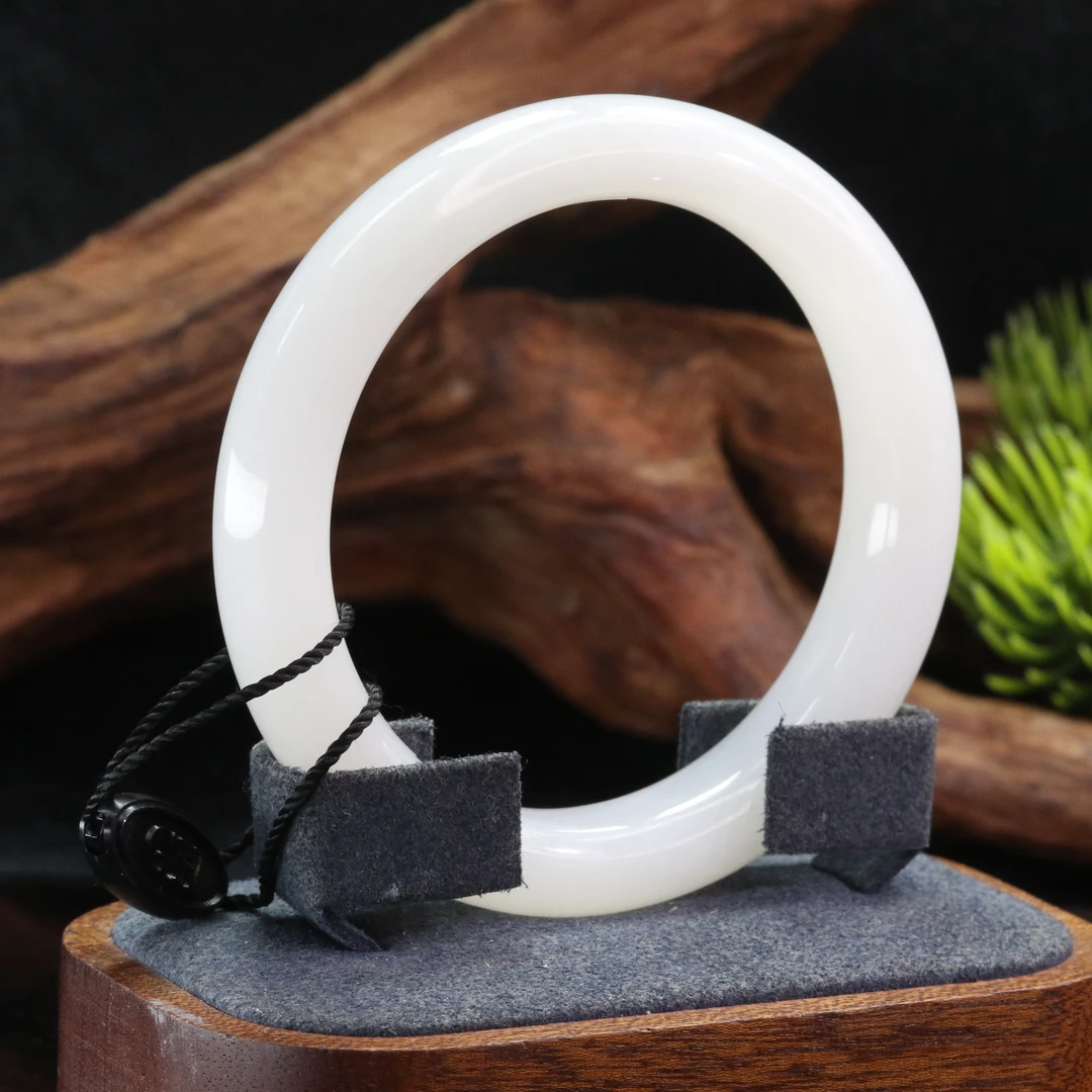 44和田玉羊脂白手镯56+/600157北京中保拍卖