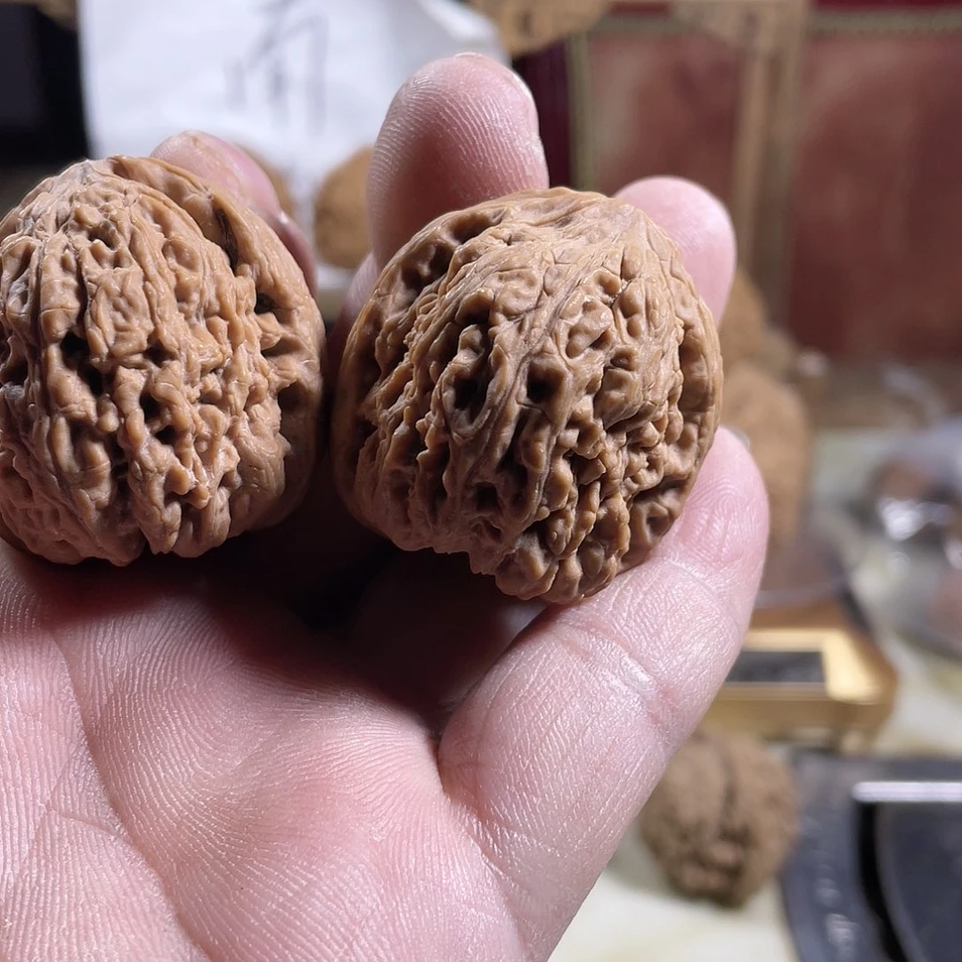 桃核吊坠小****！文玩核桃南将石