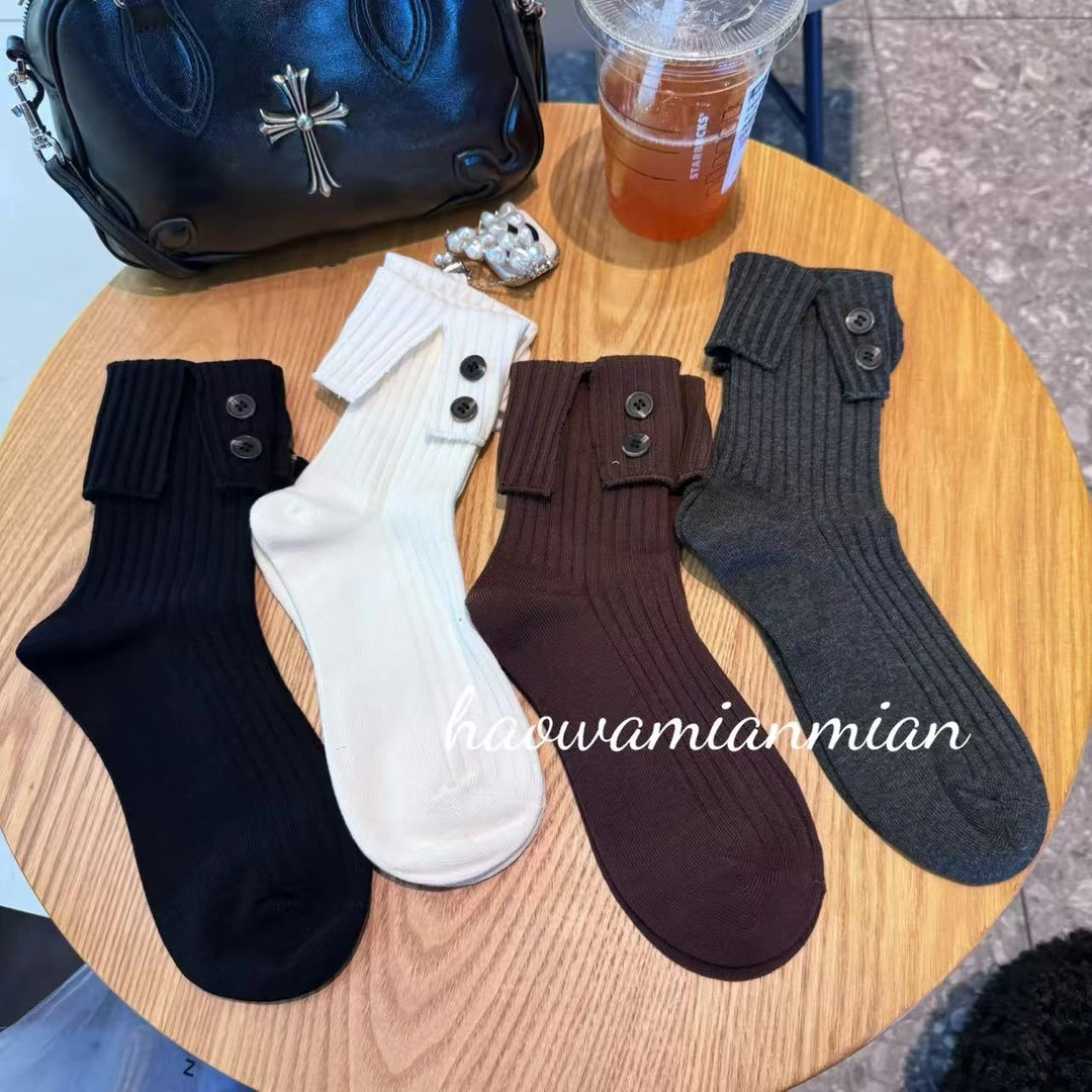 新款翻边纽扣袜子女潮袜棉秋冬款外穿高颜值中筒袜子女饰品袜