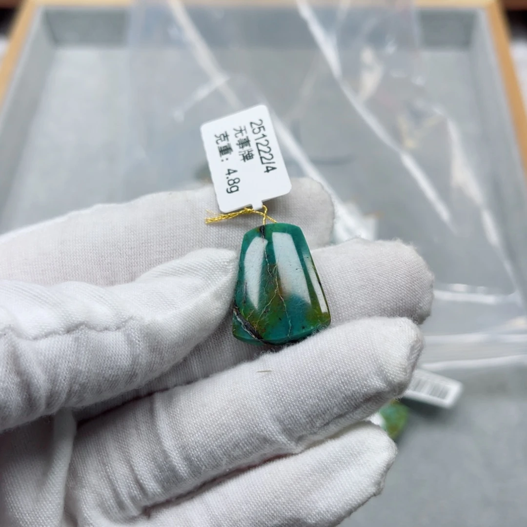 绿松石未镶嵌挂件
